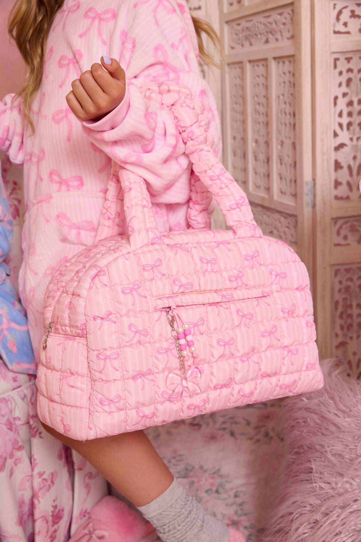 Quilted Scrunchies Striped Bow Printed Medium Duffle Bag